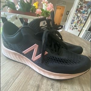 New Balance fresh foam black & pink